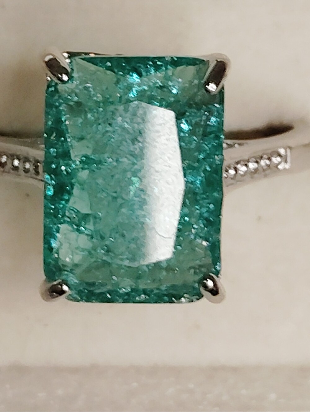 Emerald-Green Rectangular Cocktail Ring in Silver Tone - Unbranded